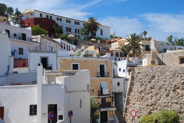 Tipik ev cephe Ibiza kent, İspanya. 