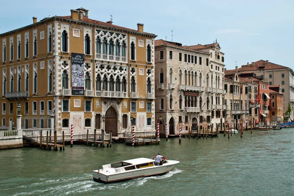 Blick auf den Canal Grande in Venedig, Italien, von der Akademiebrücke — Stockfoto