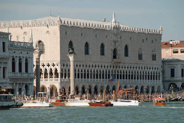 Venedig, Italien: Blick auf den Dogenpalast (italienisch: palazzo ducale)) — Stockfoto