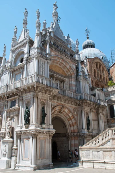 Veneza, Itália: O Arco Foscari está no pátio do Palazzo Ducale — Fotografia de Stock