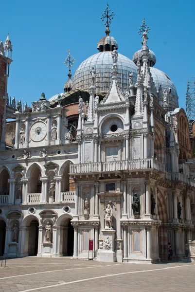 Veneza, Itália: O Arco Foscari está no pátio do Palazzo Ducale — Fotografia de Stock