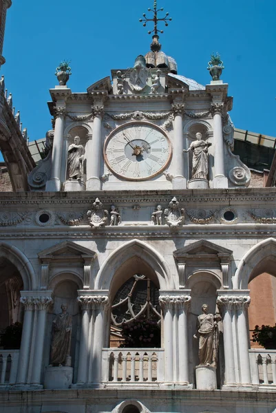 Veneza, Itália: O Arco Foscari está no pátio do Palazzo Ducale — Fotografia de Stock