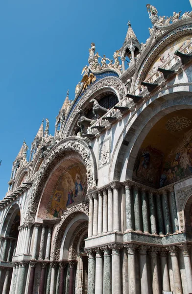 Venedig, Italien: Basilika San Marco, Fassade, triumphale Quadriga — Stockfoto