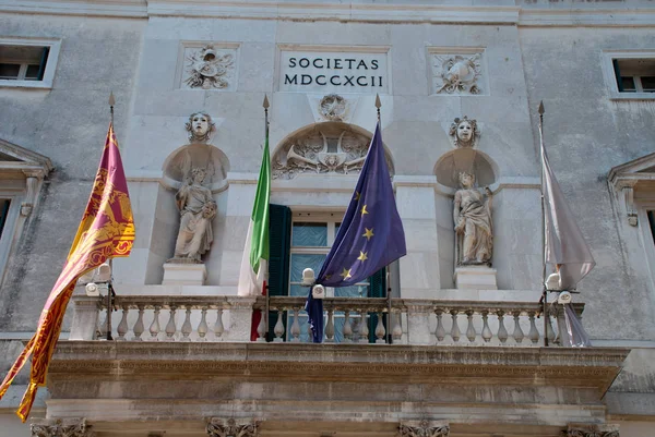 Venedik, İtalya: Teatro La Fenice, cephe