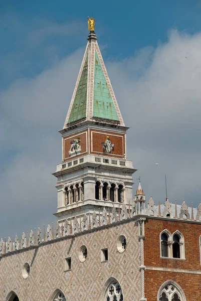 Veneza, Itália: Vista da Campanile na Piazza San Marco — Fotografia de Stock