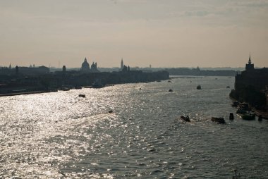Venedik İtalya: Hava manzarası, sabah güneşi, bölge dorsoduro ve Giudecca Kanalı
