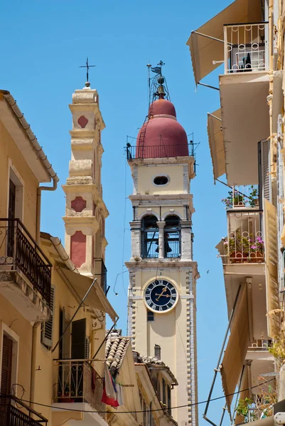 Korfoe-Stad (Griekenland): klokkentoren van de kerk Saint Spyridon — Stockfoto