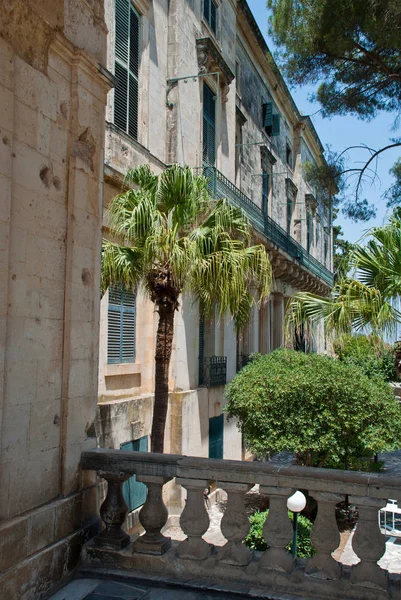 Corfù, Grecia: Il Giardino del Popolo al Palazzo di San Michele e San Giorgio — Foto Stock