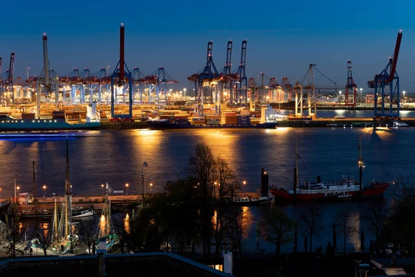 Hamburg Limanı: Hamburg limanındaki konteyner terminali.