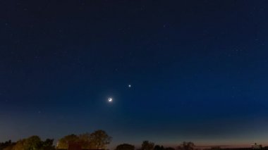Hamburg (Almanya), 26 Nisan 2020, Venüs ve hilal gezegeni, Gemini, Pleiades, Perseus, Auriga, Taurus