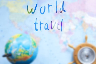 Dünya harita dünya ile bir yazıt ile arka plan bulanık.