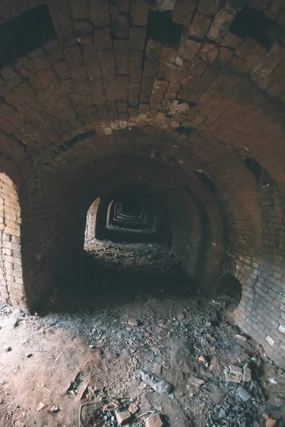 Tuğla tüneller eski bir tuğla fabrikası.