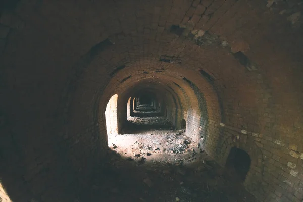 老砖厂的砖隧道. — 图库照片
