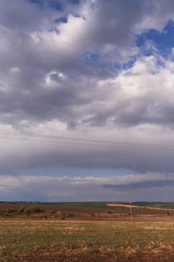 Eylül peyzaj gün batımında şehir dışında.
