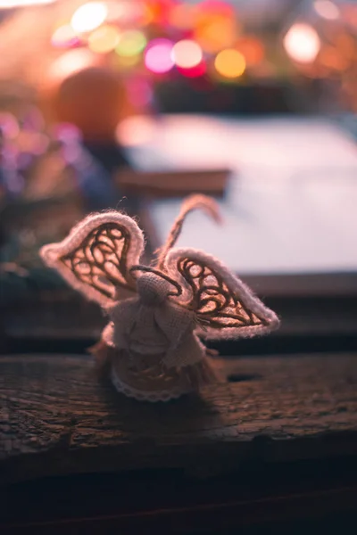Lo sfondo di Capodanno. Angeli su vecchie tavole di legno . — Foto Stock