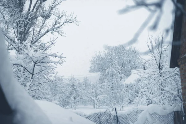Köyün kış kar yağışı. Karlı Daralt — Stok fotoğraf