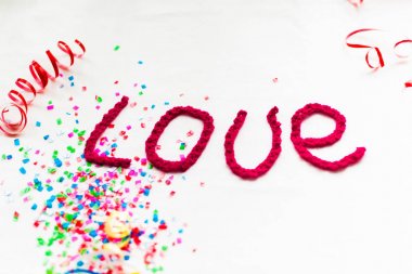 Beyaz zemin üzerine örme harflerle yazıt. St. Valentine's gün izole