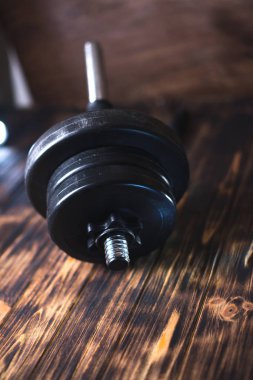 Halter ahşap koyu arka plan üzerinde. Spor oynarken kavramı