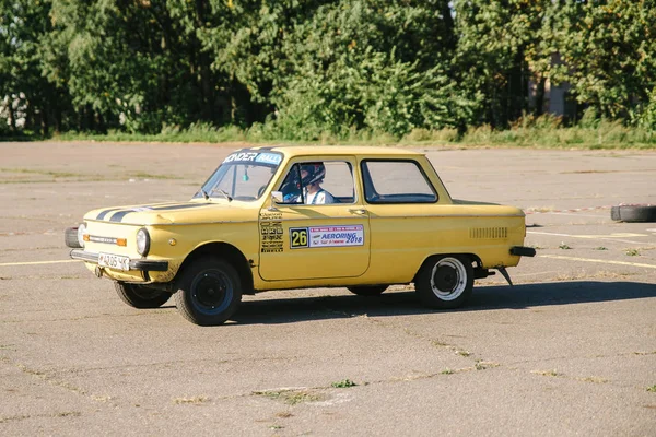 Rally de coches de producción el 10 de octubre de 2018 en la ciudad de Cherkasy, Ucrania. Entrada libre. Al aire libre — Foto de Stock