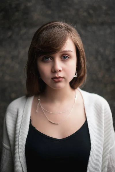 Girl in winter in a cardigan on a street in the city — Stock Photo, Image