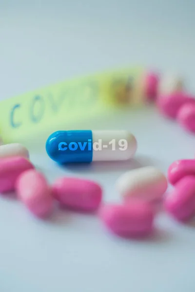 Covid-19 pill vaccine against corona virus macro — Stock Photo, Image