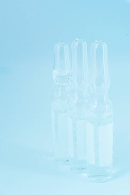 Coronavirus aşısı makro ampul konsepti. Arkaplan bulanık fotoğrafı