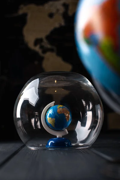 Globe under a glass bell. The concept of isolating the world during the coronavirus pandemic — Stock Photo, Image