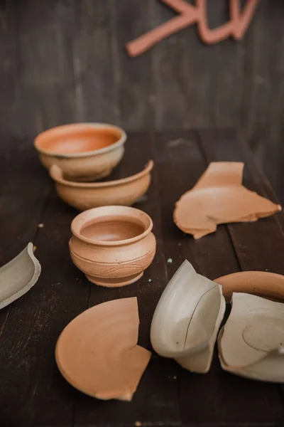 Handmade clay brown pots with blurry background — Stock Photo, Image