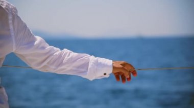 Yelkencilikte yaşlı bir adam