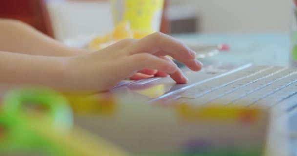 Děti Pracují Doma Domácí Úkoly Notebookem Covid Dní — Stock video