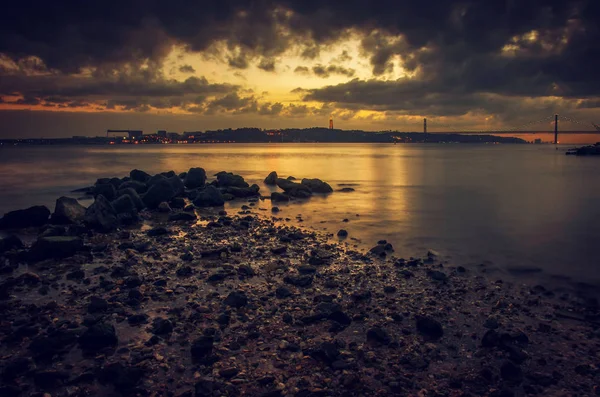 Tagus river and 25th of April bridge — Stock Photo, Image