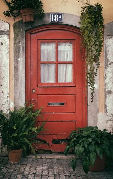 Porta velha típica de Lisboa — Fotografia de Stock