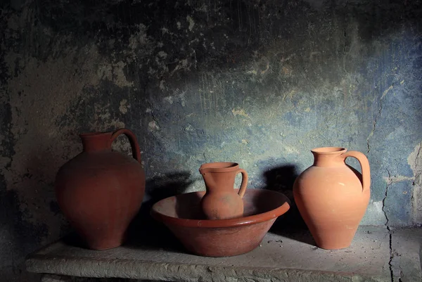 Bodegón con cerámica vieja — Foto de Stock