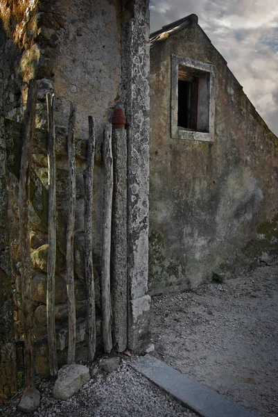 Antigua granja casa ruina — Foto de Stock