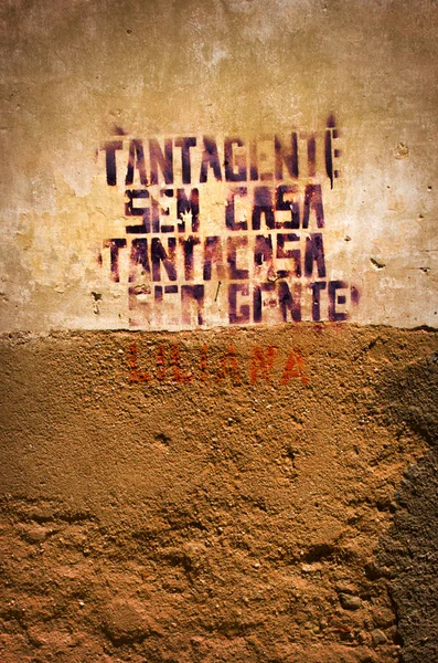 Frase dipinta su vecchio muro — Foto Stock