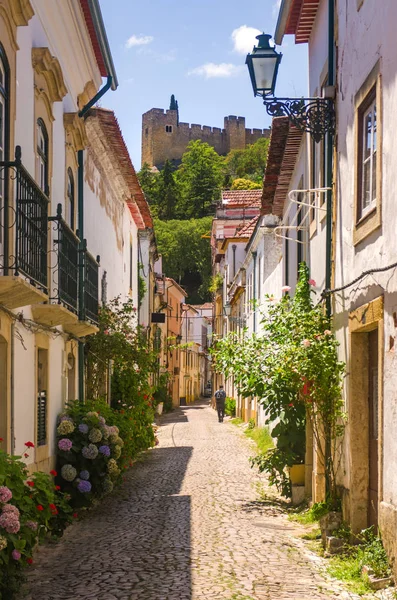 Calle estrecha de la pintoresca ciudad — Foto de Stock