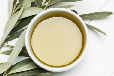 Kavanozda zeytin yağı