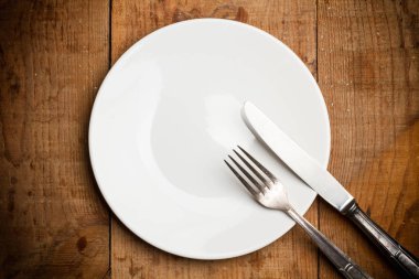 Plaka ve beyaz ve siyah peçete