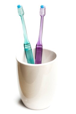 İki renk iki diş fırçaları