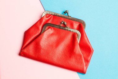 Kırmızı bozuk para çantası