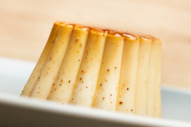 Bir tabak üzerine vanilya bir börek