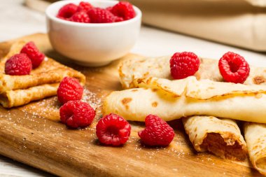 Ahududu ile tatlı krep