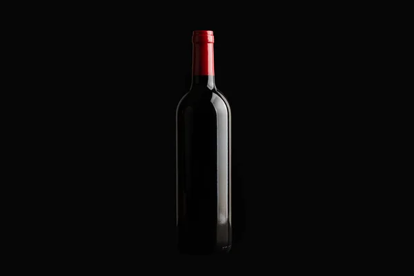 Une Bouteille Vin Rouge Sur Fond Sombre — Photo