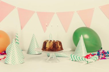 Çikolatalı ve vanilyalı kek.