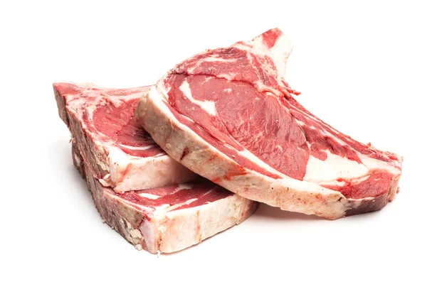 Drei Rohe Kalbssteaks Isoliert Auf Weißem Hintergrund — Stockfoto