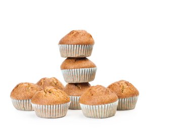 Beyaz arka planda yakın plan şeklinde topkek.