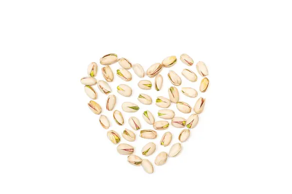 Corazón Pistachos Verdes Sin Pelar Aislado Sobre Fondo Blanco Una — Foto de Stock