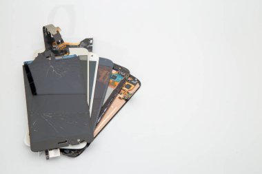 Kırık cep telefonu, parçalar ve bileşenler