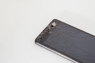 Kırık cep telefonu, parçalar ve bileşenler