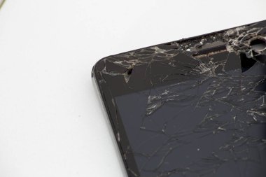 Kırık cep telefonu, parçalar ve bileşenler